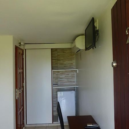 Airport Hotel Ducos Bagian luar foto