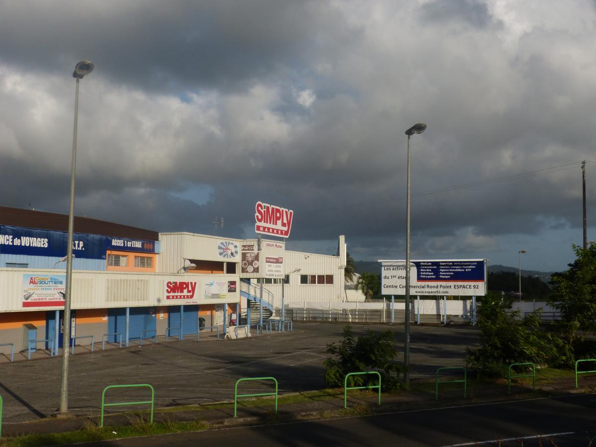 Airport Hotel Ducos Bagian luar foto