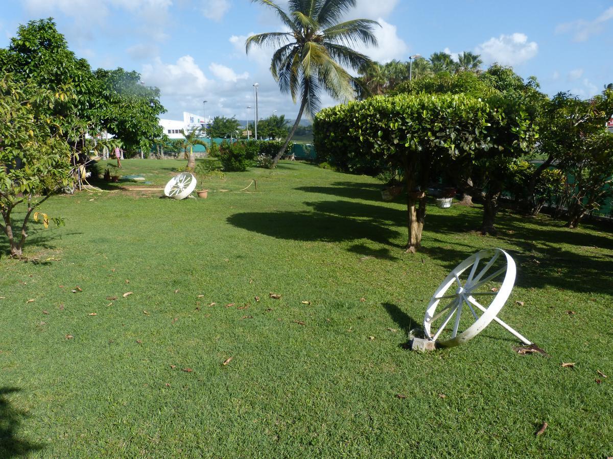 Airport Hotel Ducos Bagian luar foto