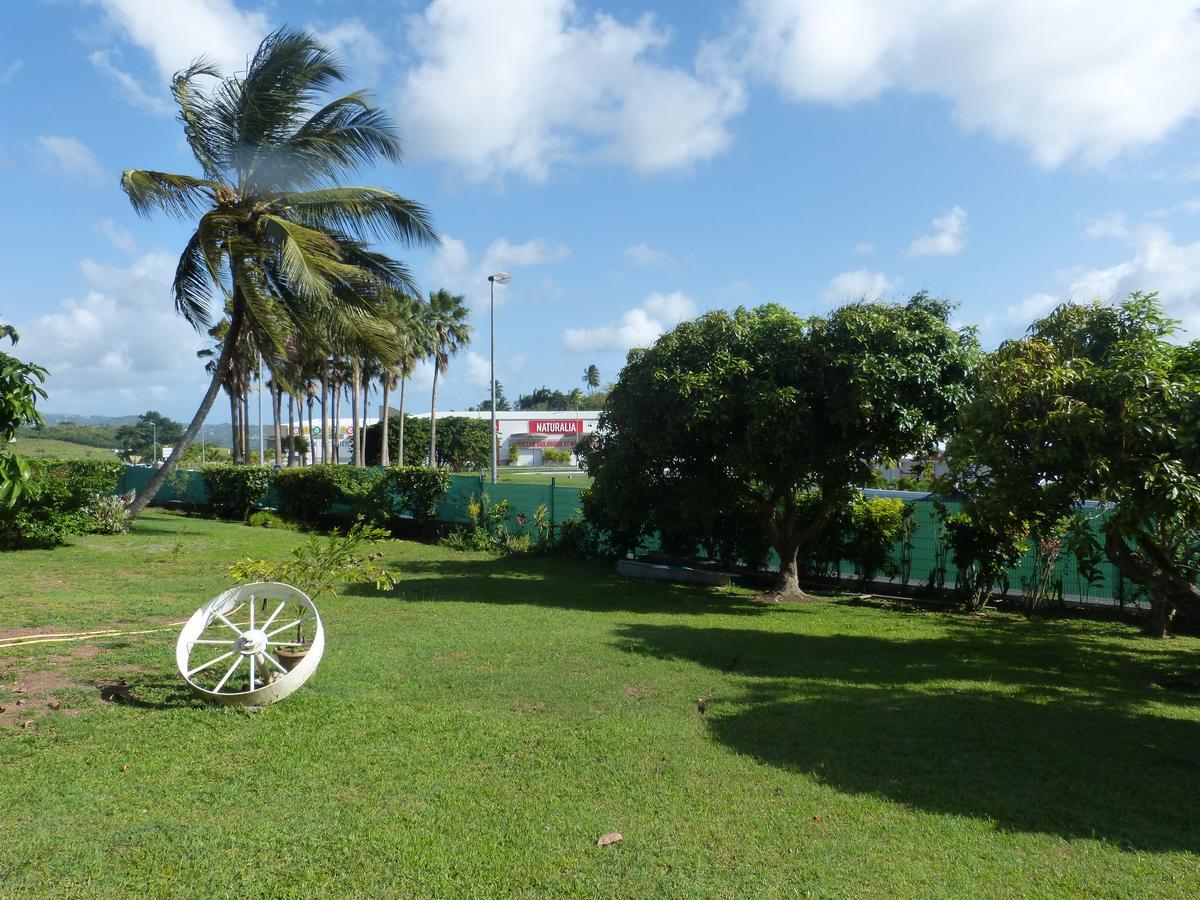 Airport Hotel Ducos Bagian luar foto