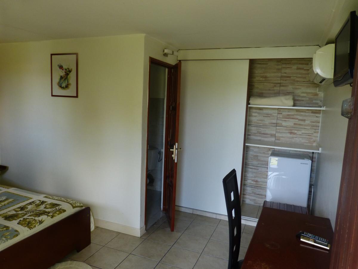 Airport Hotel Ducos Bagian luar foto